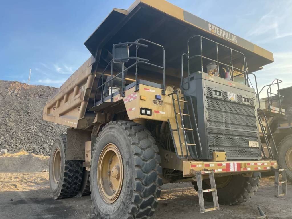 CAT 777e - Карьерный самосвал: фото 2 CAT 777e - Карьерный самосвал: фото 2