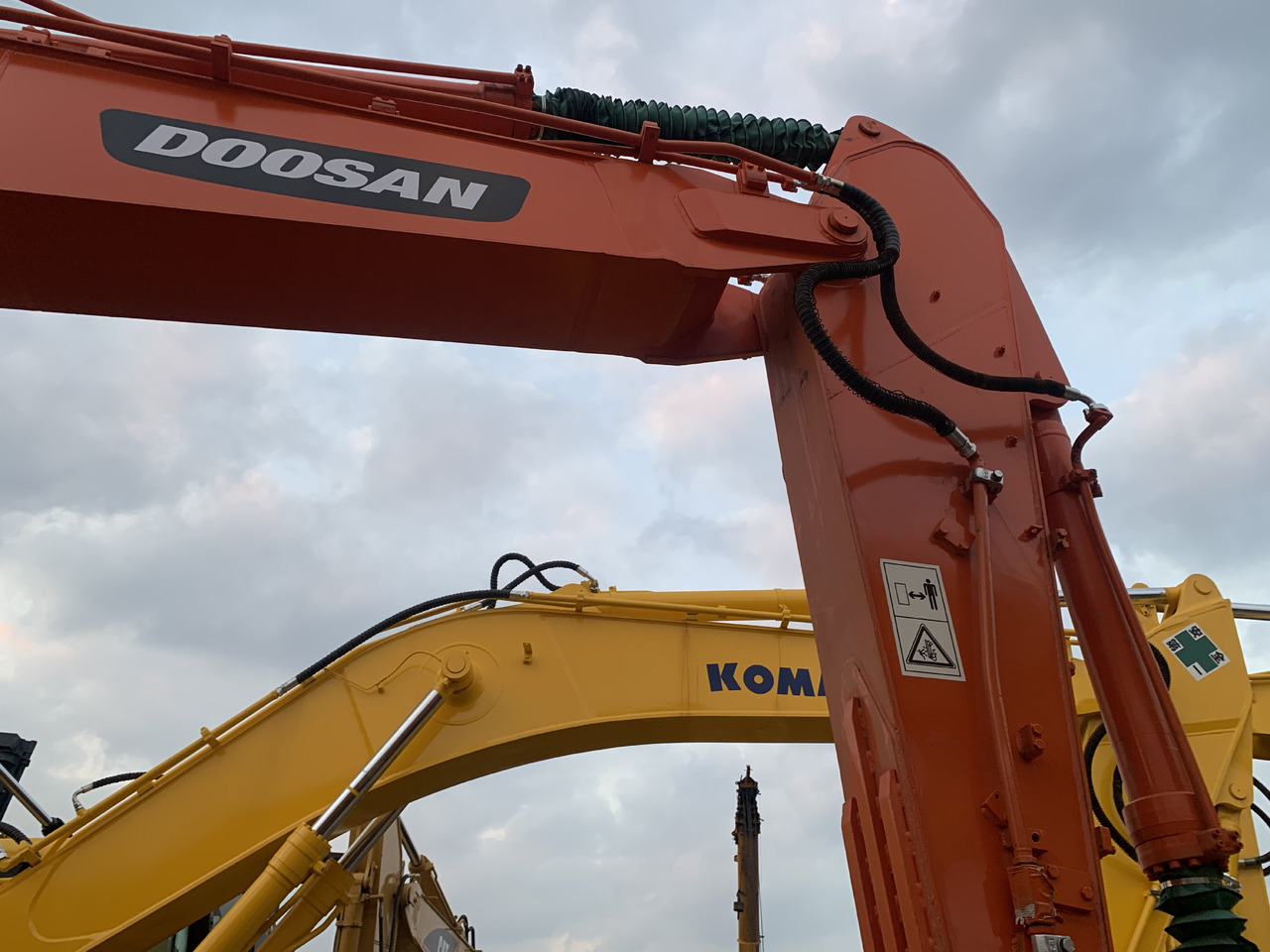 DOOSAN DX225LC - Колёсный экскаватор: фото 5 DOOSAN DX225LC - Колёсный экскаватор: фото 5