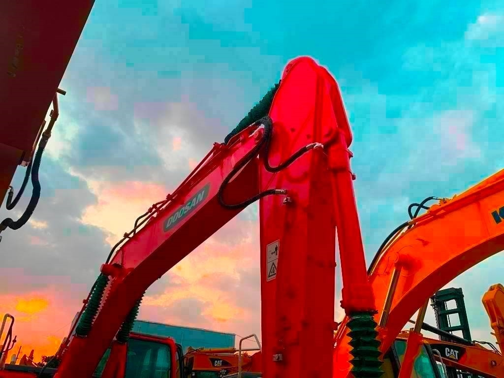 Doosan DX 225 LC - Гусеничный экскаватор: фото 1 Doosan DX 225 LC - Гусеничный экскаватор: фото 1