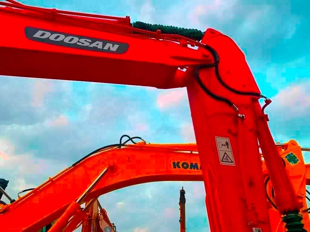 Doosan DX 225 LC - Гусеничный экскаватор: фото 2 Doosan DX 225 LC - Гусеничный экскаватор: фото 2