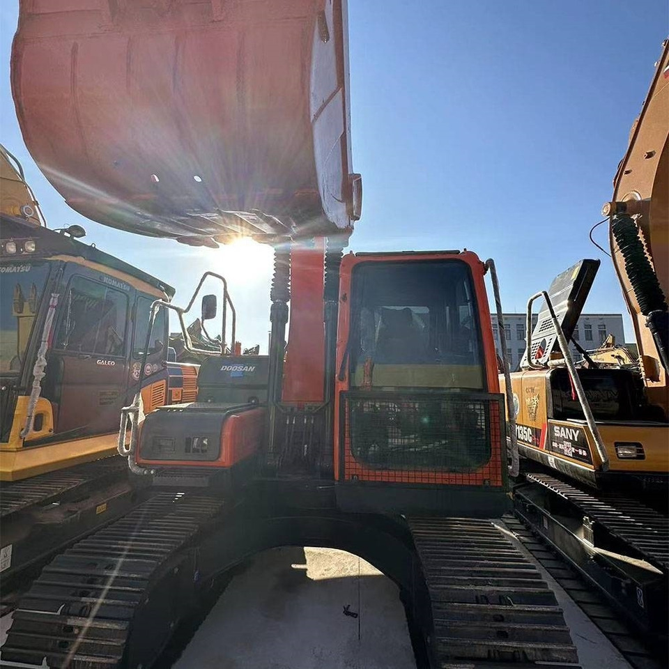 Doosan DX150LC-9C - Гусеничный экскаватор: фото 3 Doosan DX150LC-9C - Гусеничный экскаватор: фото 3