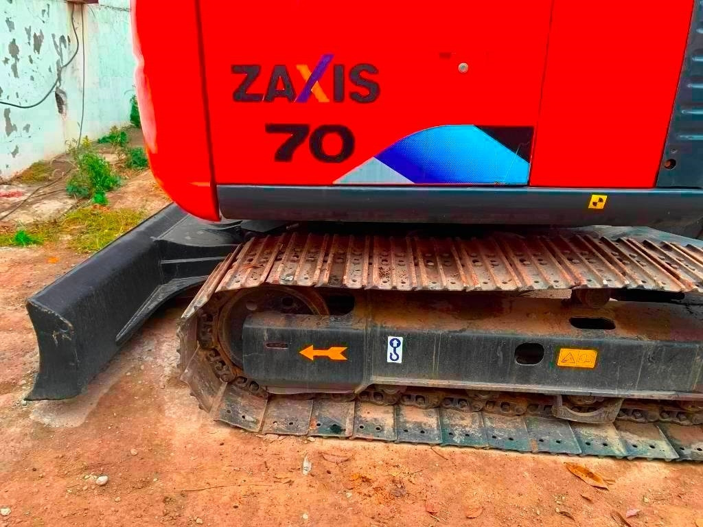 Hitachi Zaxis 70 - Гусеничный экскаватор: фото 2 Hitachi Zaxis 70 - Гусеничный экскаватор: фото 2
