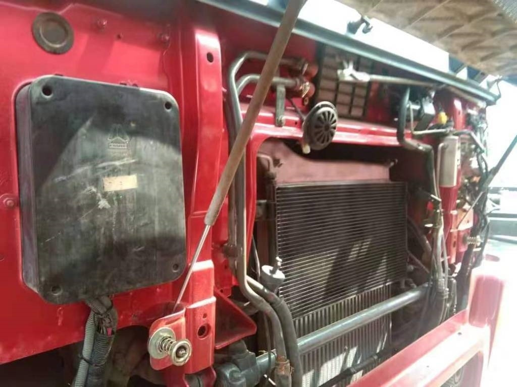 Самосвал Howo 6X4: фото 7