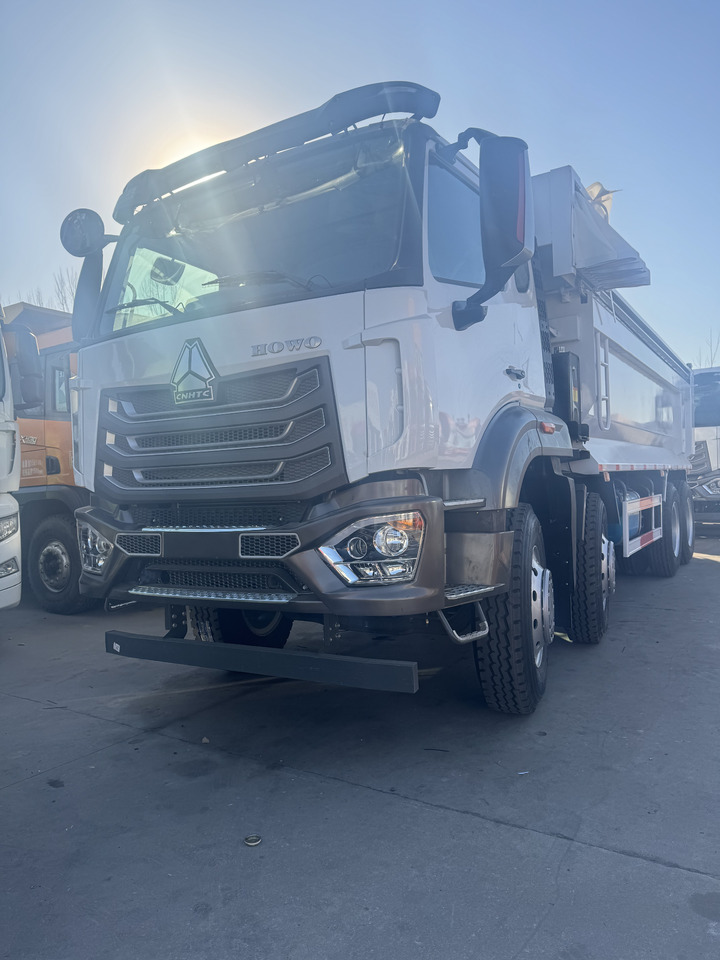 Howo 8x4 - Внедорожный самосвал: фото 1 Howo 8x4 - Внедорожный самосвал: фото 1