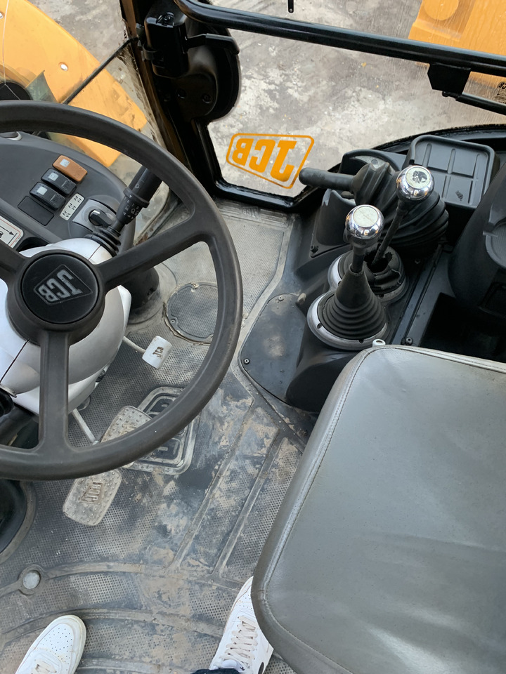 Колёсный погрузчик JCB 4CX: фото 6
