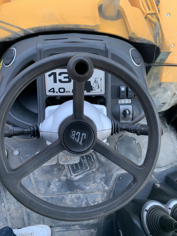 Колёсный погрузчик JCB 4CX: фото 9