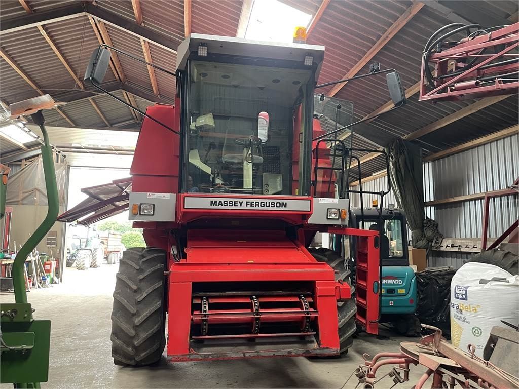 Massey Ferguson MF 30 MEJETÆRSKER - Зерноуборочный комбайн: фото 1 Massey Ferguson MF 30 MEJETÆRSKER - Зерноуборочный комбайн: фото 1