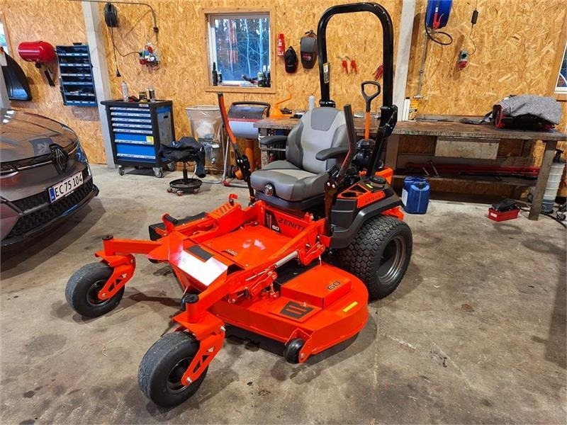 Ariens Zenith 60" SD - Коммунальный трактор: фото 1 Ariens Zenith 60" SD - Коммунальный трактор: фото 1