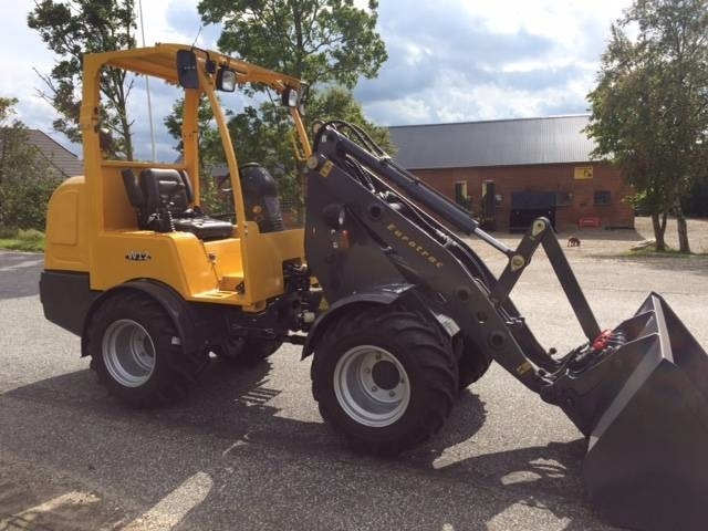 Eurotrac W12 - Компактный фронтальный погрузчик: фото 4 Eurotrac W12 - Компактный фронтальный погрузчик: фото 4
