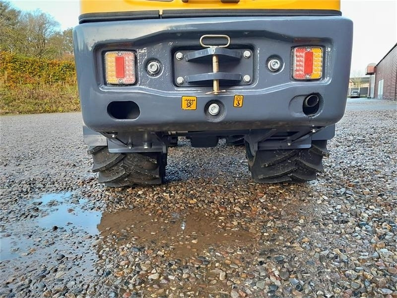 Компактный фронтальный погрузчик Eurotrac W12 Eurotrac W12s m. mellem arm: фото 6