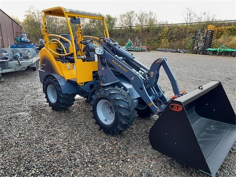 Компактный фронтальный погрузчик Eurotrac W12 Eurotrac W12s m. mellem arm: фото 14