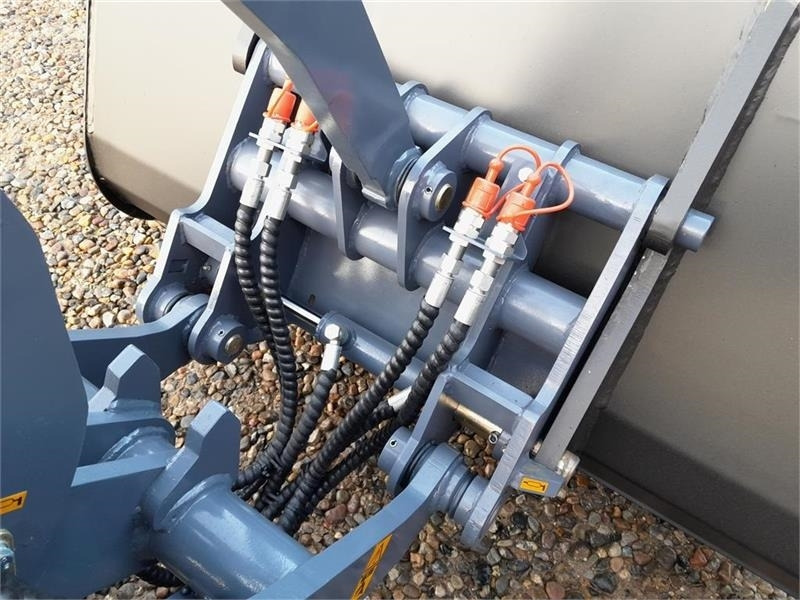 Компактный фронтальный погрузчик Eurotrac W12 Eurotrac W12s m. mellem arm: фото 13