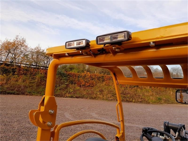 Компактный фронтальный погрузчик Eurotrac W12 Eurotrac W12s m. mellem arm: фото 8