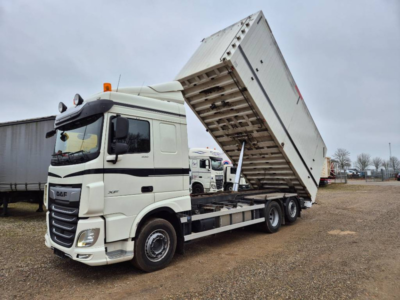 DAF XF 530 6x2 //Volume tipper// - Самосвал: фото 1 DAF XF 530 6x2 //Volume tipper// - Самосвал: фото 1