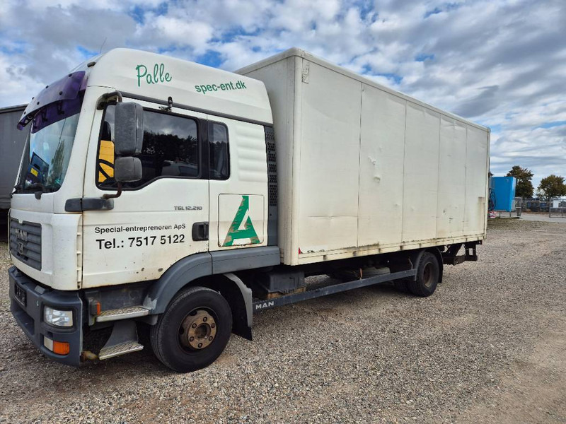 MAN TGL 10 / 12.180 4x2 with lift /ramp - Грузовик с закрытым кузовом: фото 1 MAN TGL 10 / 12.180 4x2 with lift /ramp - Грузовик с закрытым кузовом: фото 1