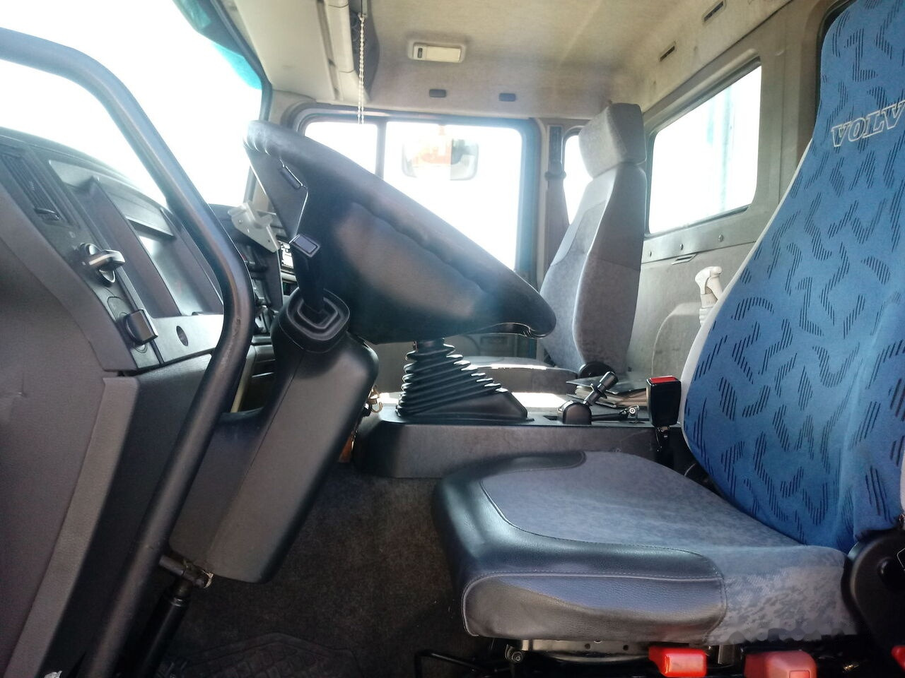 Грузовик с закрытым кузовом Volvo FL6.250: фото 8