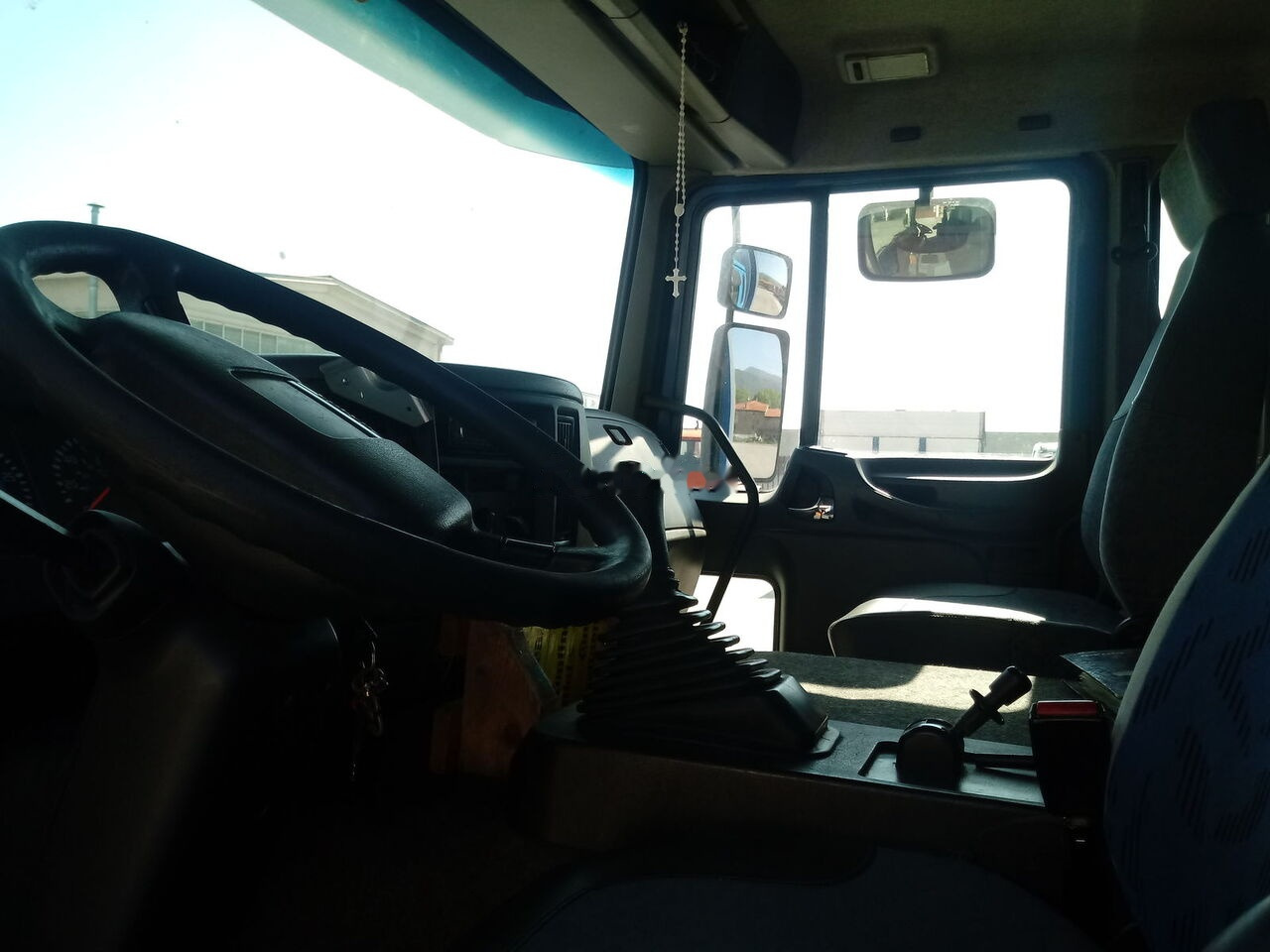 Грузовик с закрытым кузовом Volvo FL6.250: фото 9