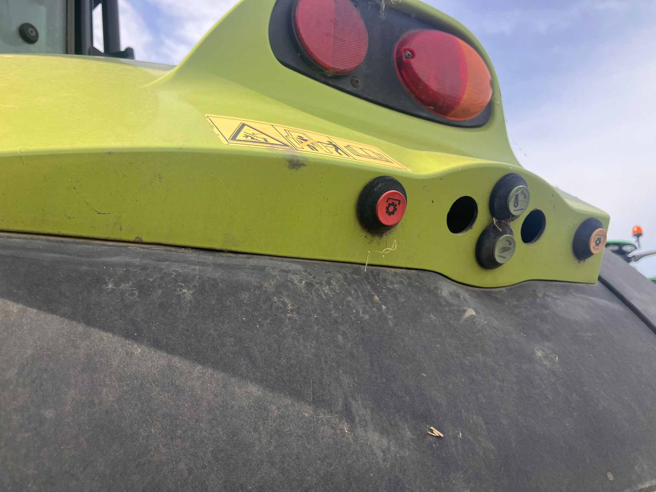 Трактор Claas Arion 640: фото 12