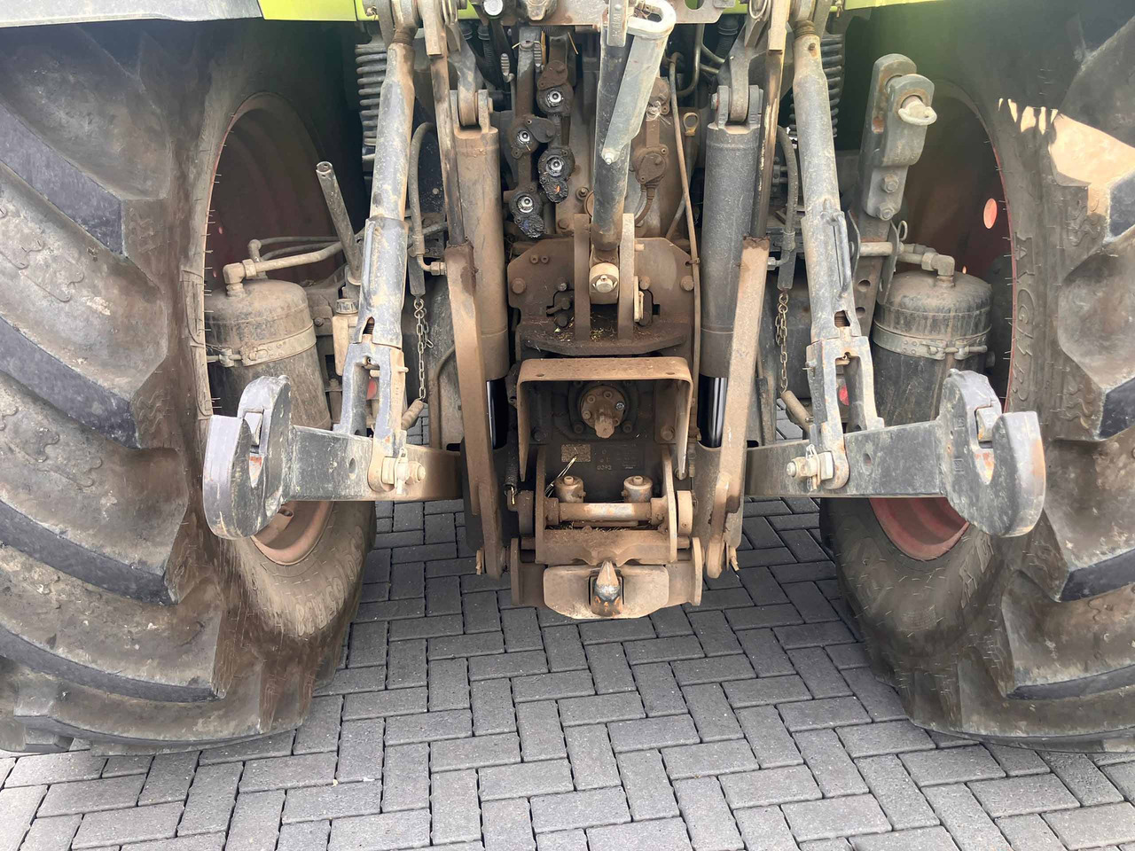 Трактор Claas Arion 640: фото 16