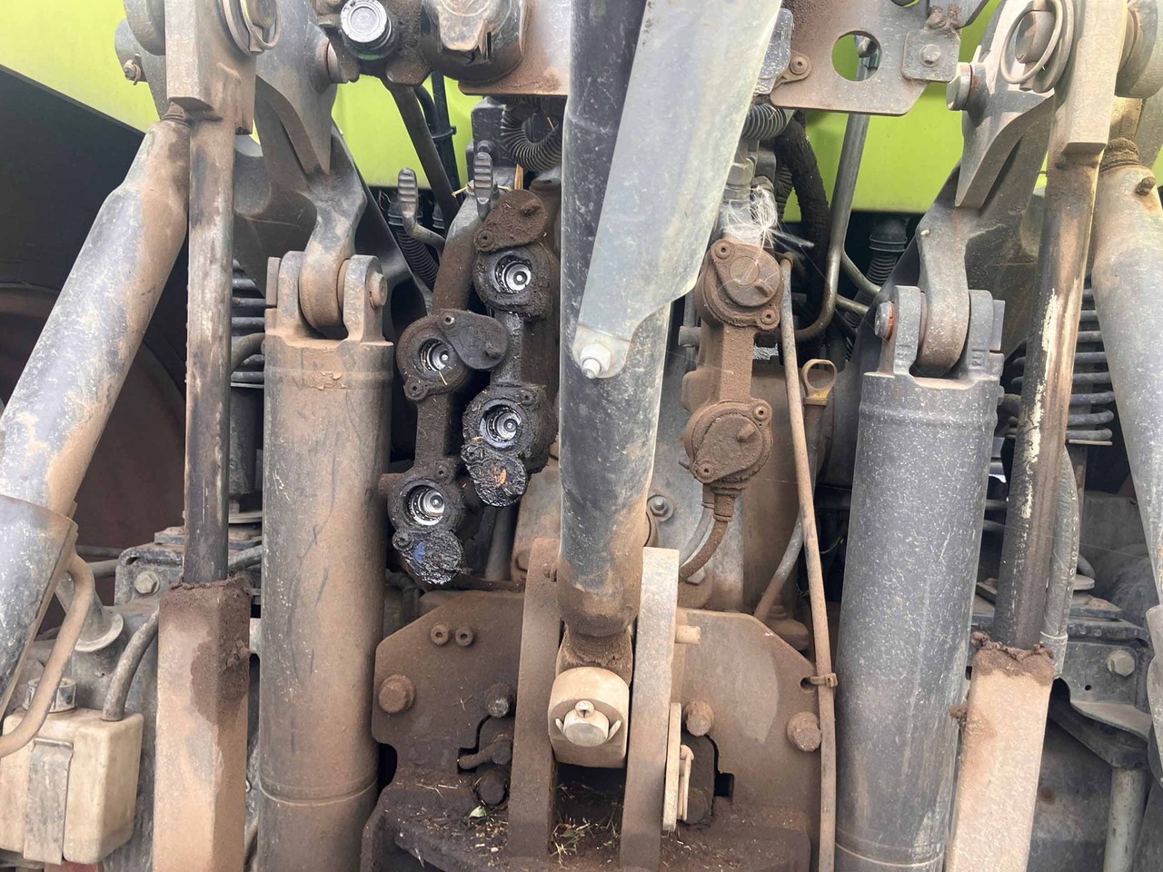 Трактор Claas Arion 640: фото 18