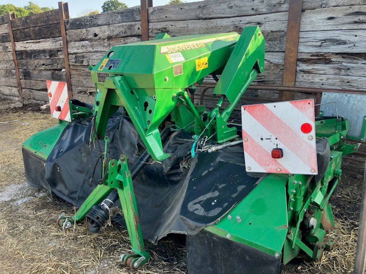 John Deere 131 - Техника для сенозаготовки: фото 1 John Deere 131 - Техника для сенозаготовки: фото 1