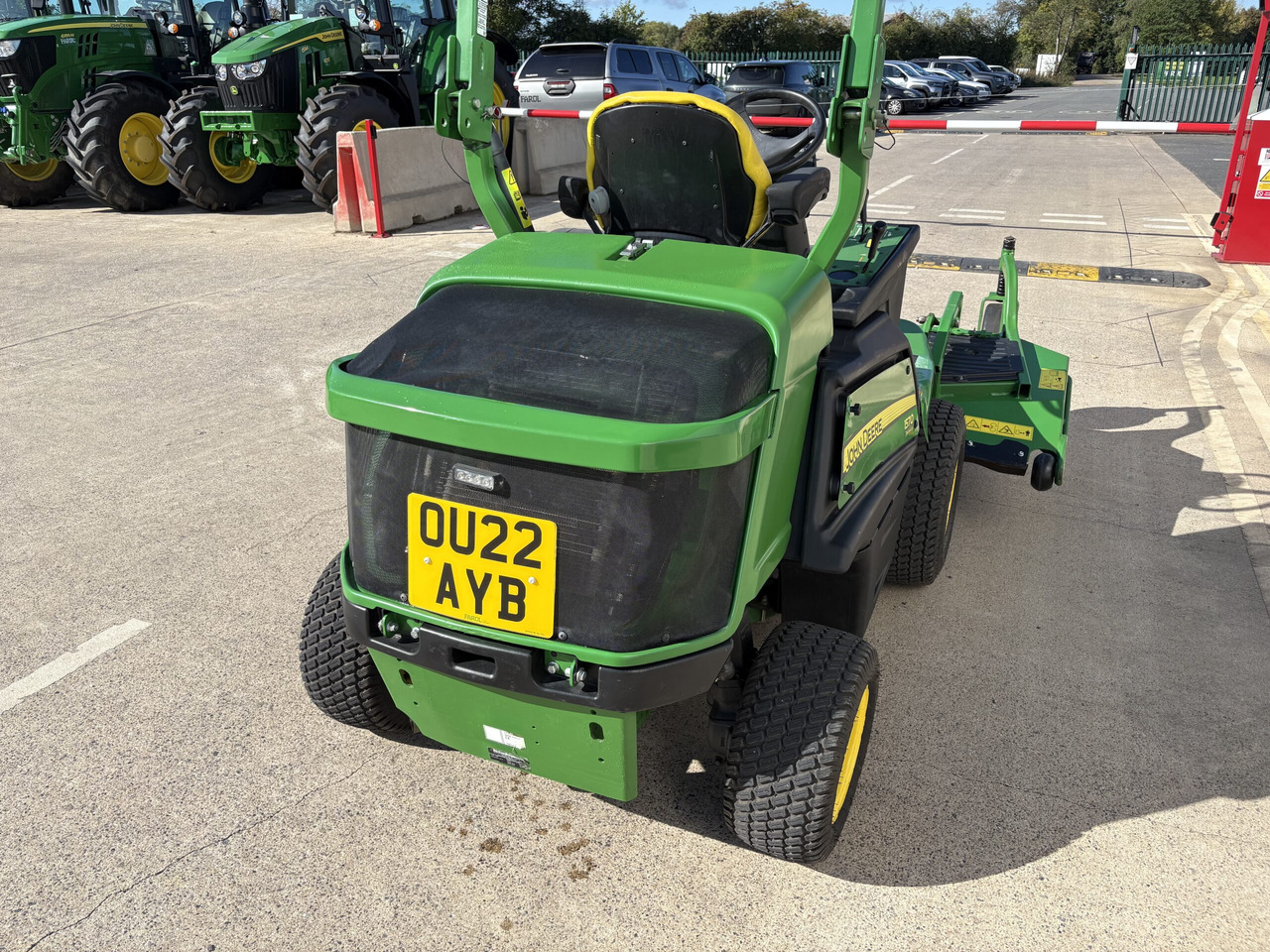 John Deere 1570 C/w 72" rear discharge deck - Газонокосилка: фото 4 John Deere 1570 C/w 72" rear discharge deck - Газонокосилка: фото 4