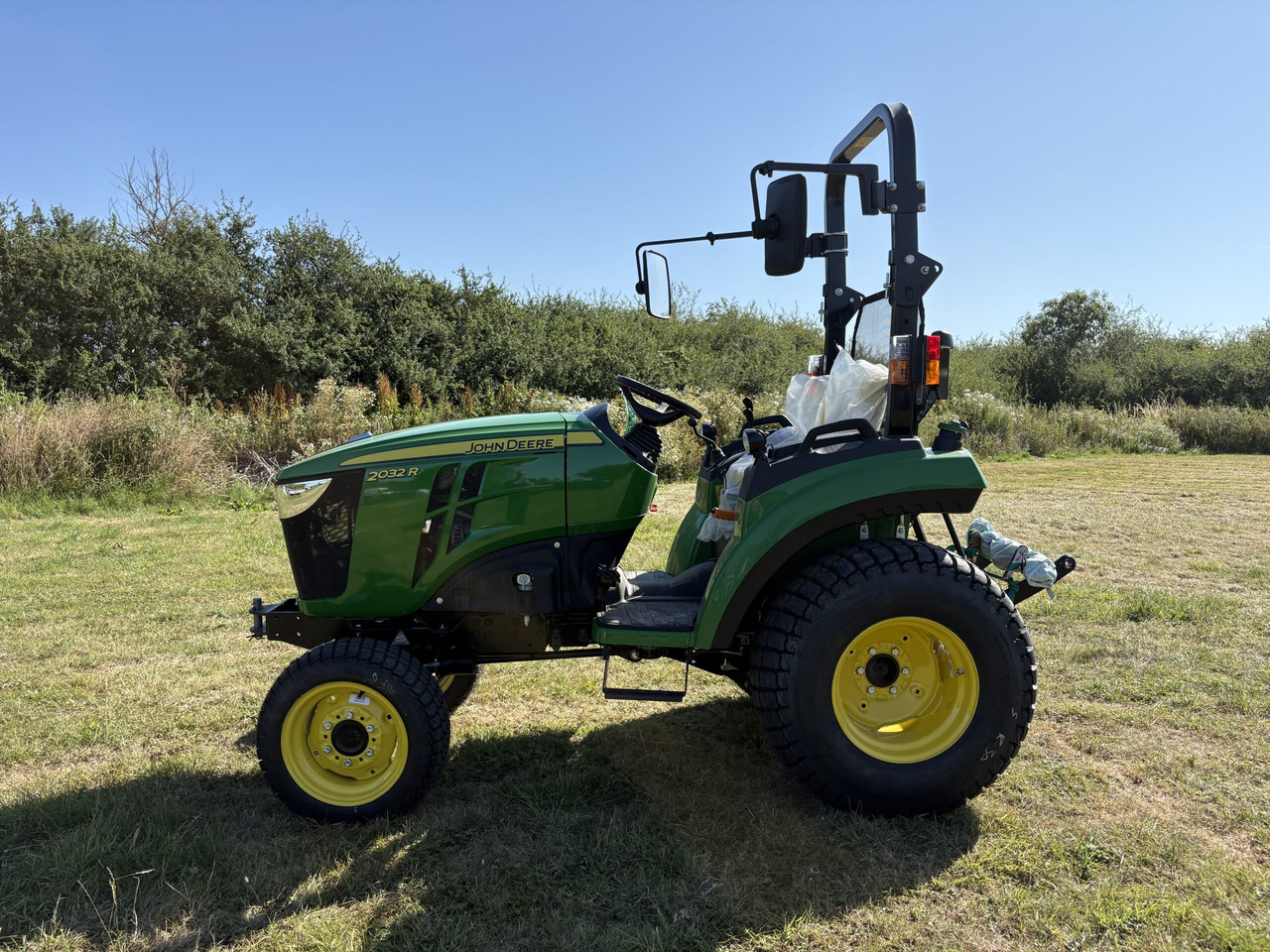 John Deere 2032R Compact Tractor - Минитрактор: фото 1 John Deere 2032R Compact Tractor - Минитрактор: фото 1