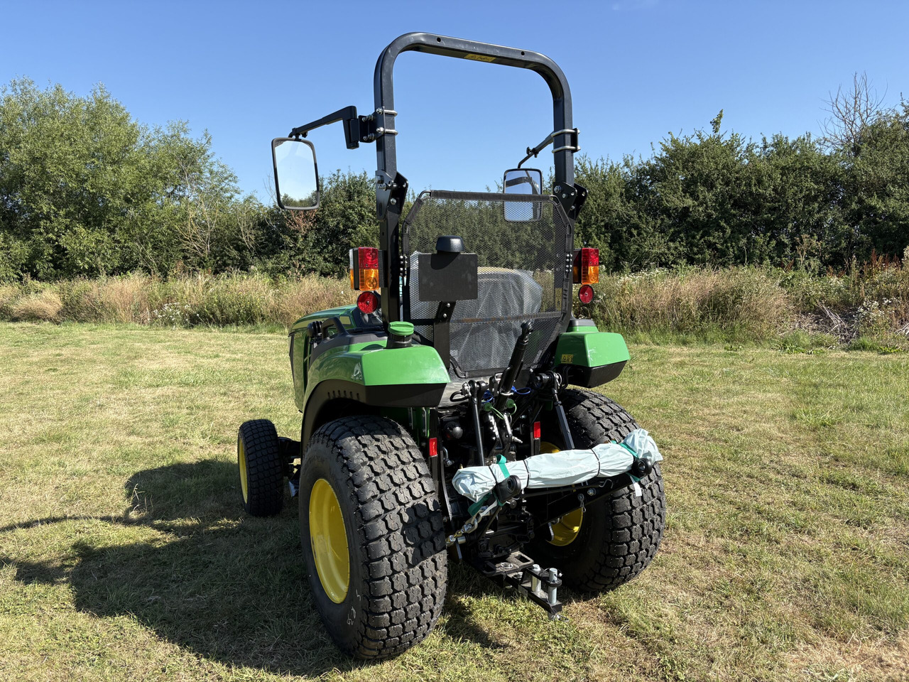 John Deere 2032R Compact Tractor - Минитрактор: фото 3 John Deere 2032R Compact Tractor - Минитрактор: фото 3