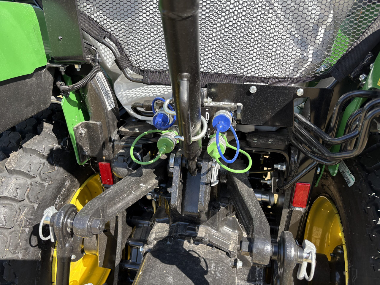 John Deere 2038R Compact Tractor - Минитрактор: фото 5 John Deere 2038R Compact Tractor - Минитрактор: фото 5