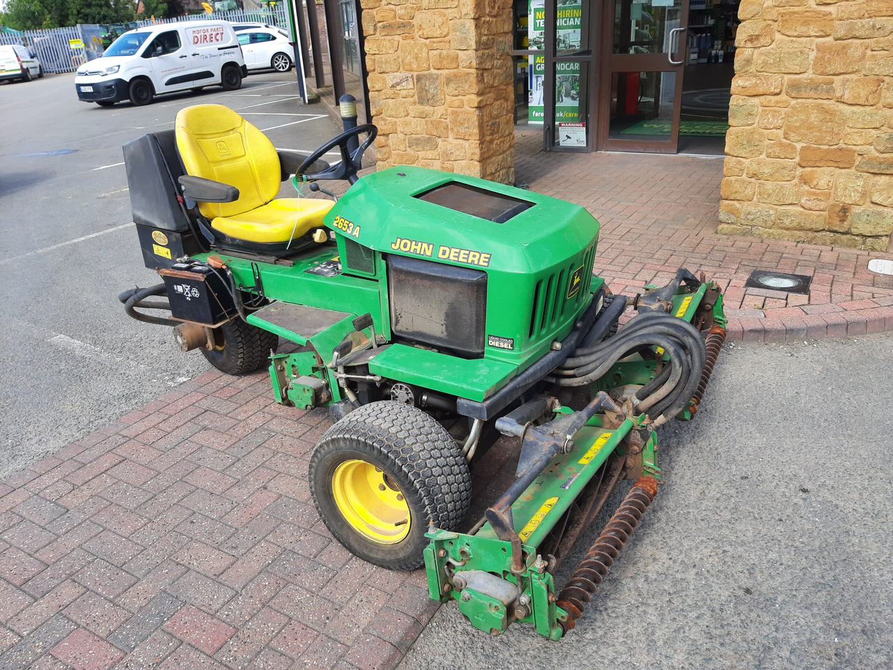 John Deere 2653A utility triple mower - Газонокосилка: фото 1 John Deere 2653A utility triple mower - Газонокосилка: фото 1