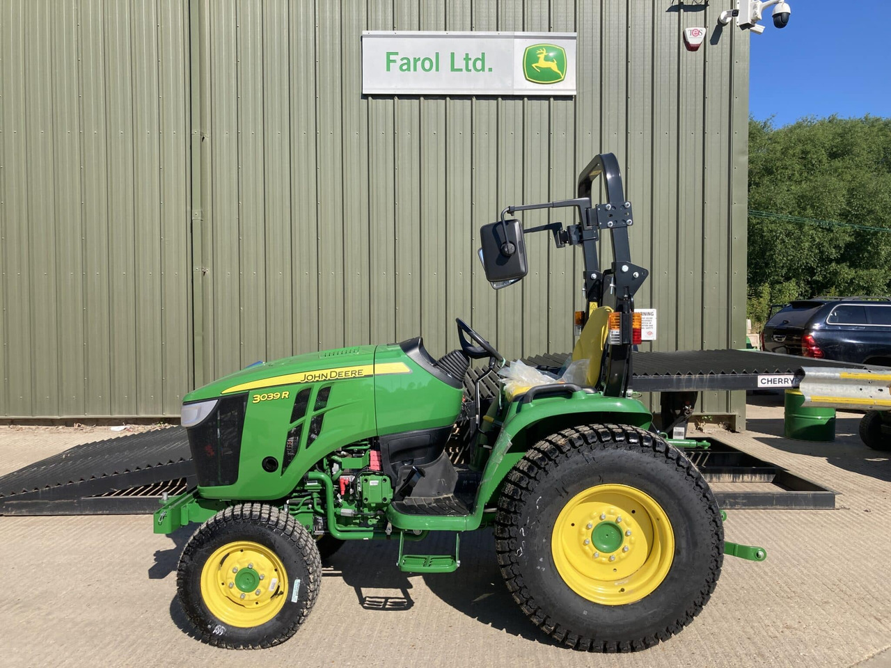 John Deere 3039R compact tractor - Минитрактор: фото 2 John Deere 3039R compact tractor - Минитрактор: фото 2