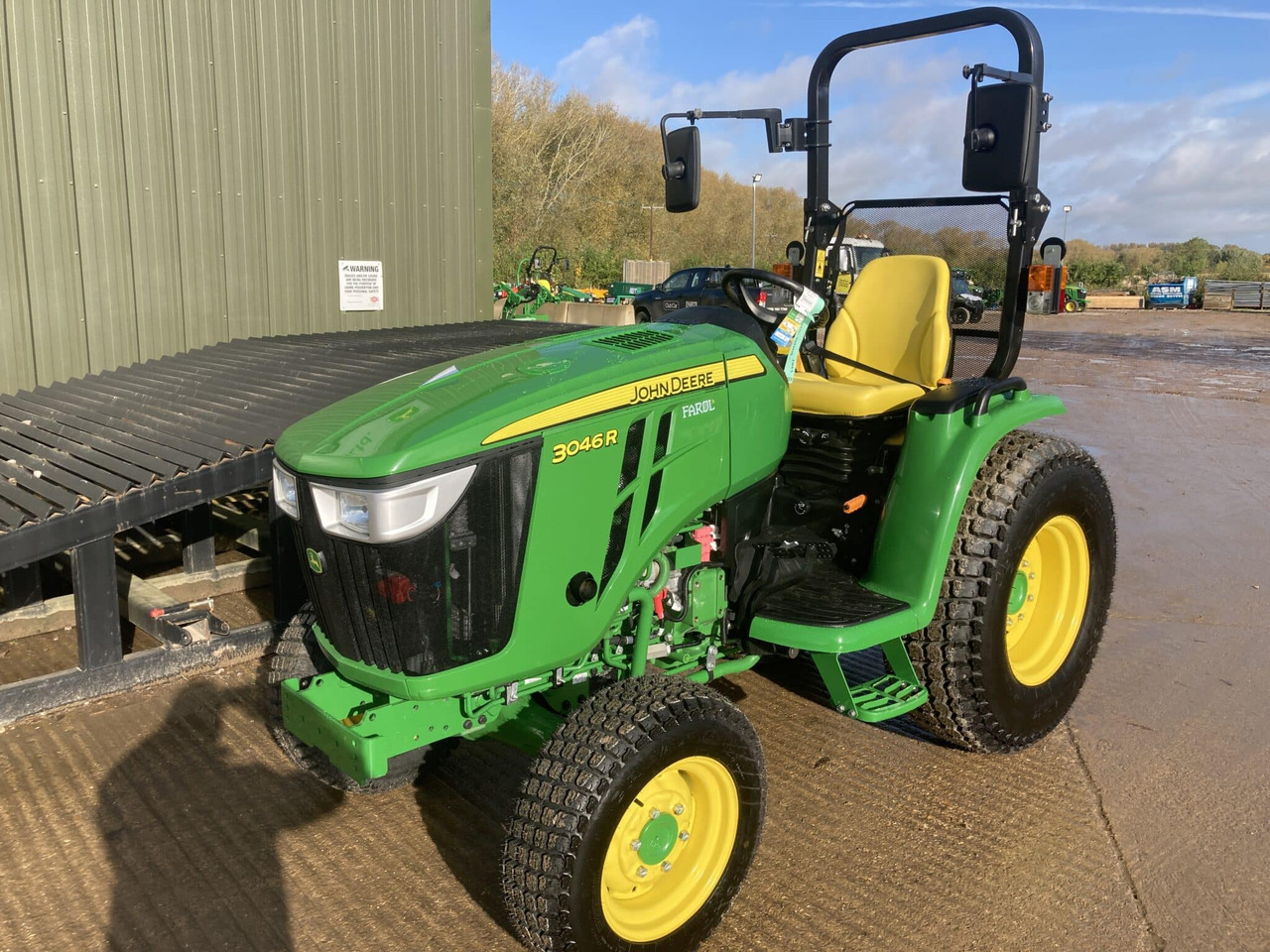 John Deere 3046R compact tractor - Минитрактор: фото 1 John Deere 3046R compact tractor - Минитрактор: фото 1
