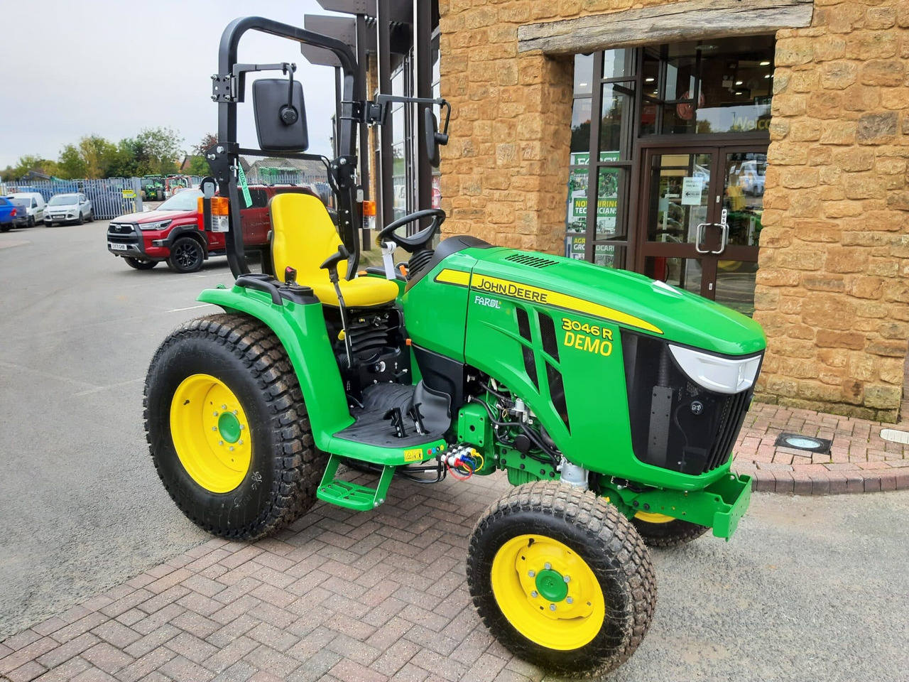 John Deere 3046R compact tractor - Минитрактор: фото 1 John Deere 3046R compact tractor - Минитрактор: фото 1
