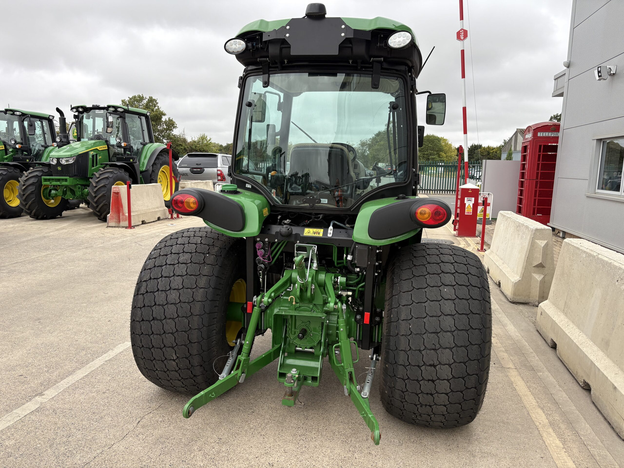 John Deere 4066R Compact Tractor - Минитрактор: фото 2 John Deere 4066R Compact Tractor - Минитрактор: фото 2