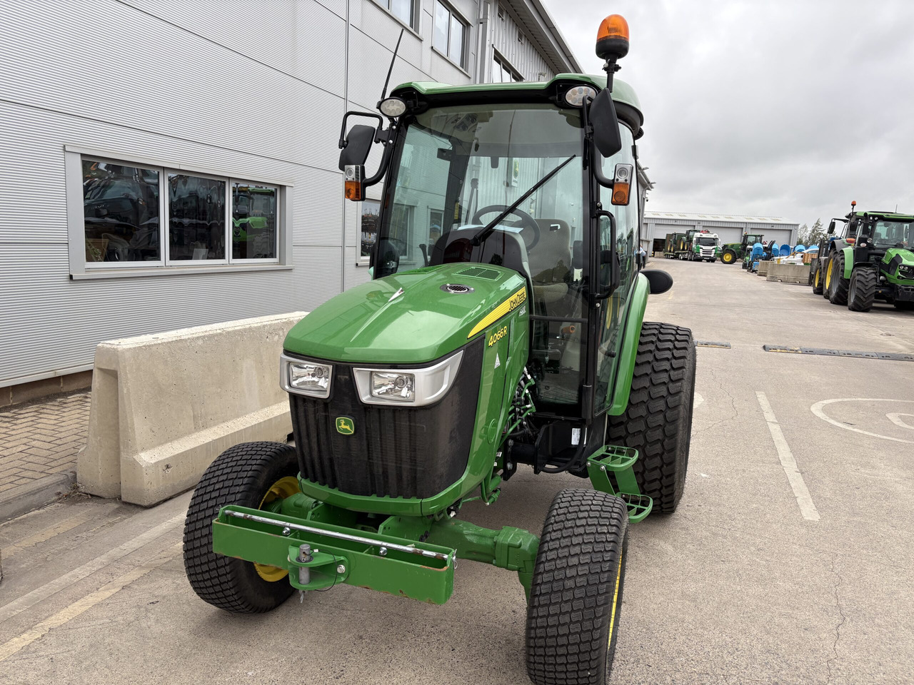 John Deere 4066R Compact Tractor - Минитрактор: фото 2 John Deere 4066R Compact Tractor - Минитрактор: фото 2