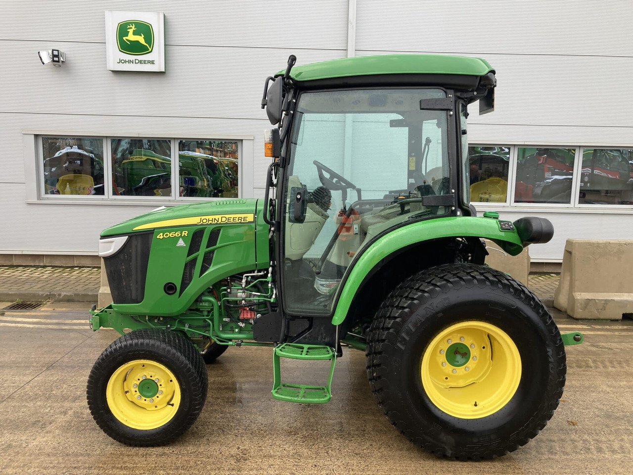 John Deere 4066R compact tractor - Минитрактор: фото 2 John Deere 4066R compact tractor - Минитрактор: фото 2