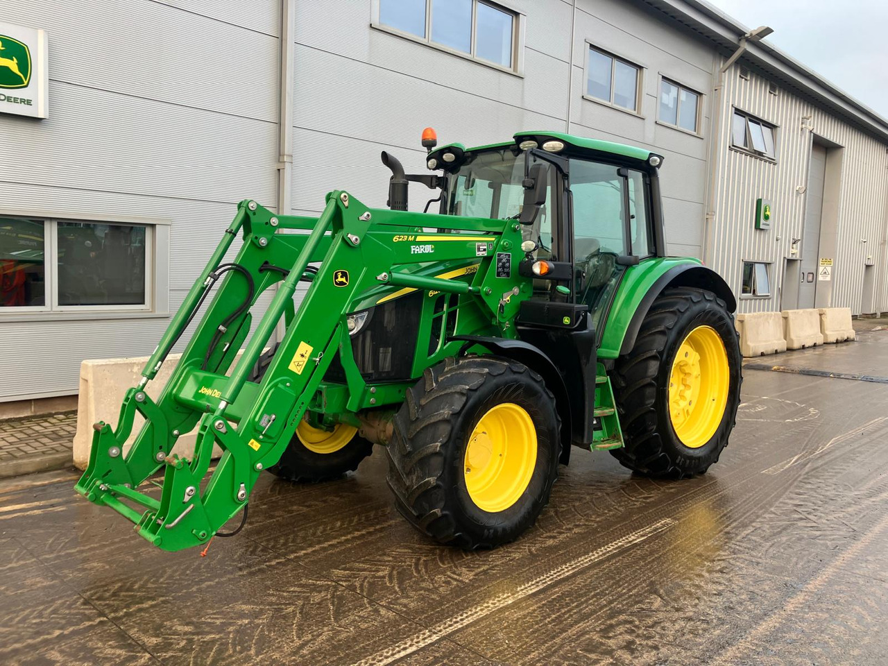 John Deere 6120M - Трактор: фото 2 John Deere 6120M - Трактор: фото 2