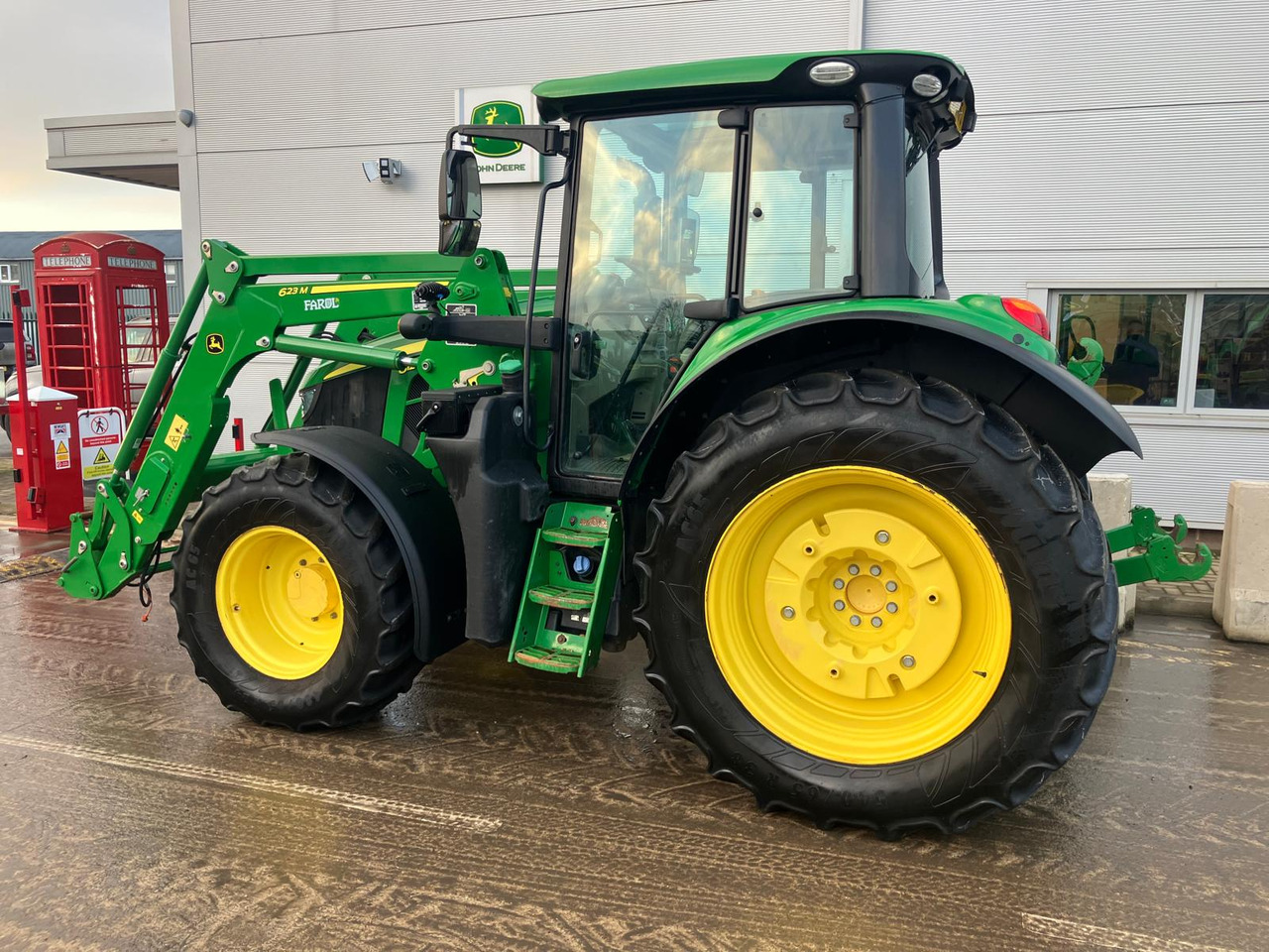 John Deere 6120M - Трактор: фото 4 John Deere 6120M - Трактор: фото 4