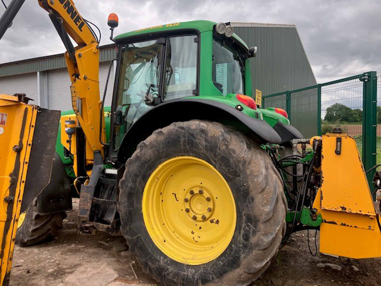 John Deere 6630 Premium + McConnel Mid mount hedgecutter - Трактор: фото 3 John Deere 6630 Premium + McConnel Mid mount hedgecutter - Трактор: фото 3