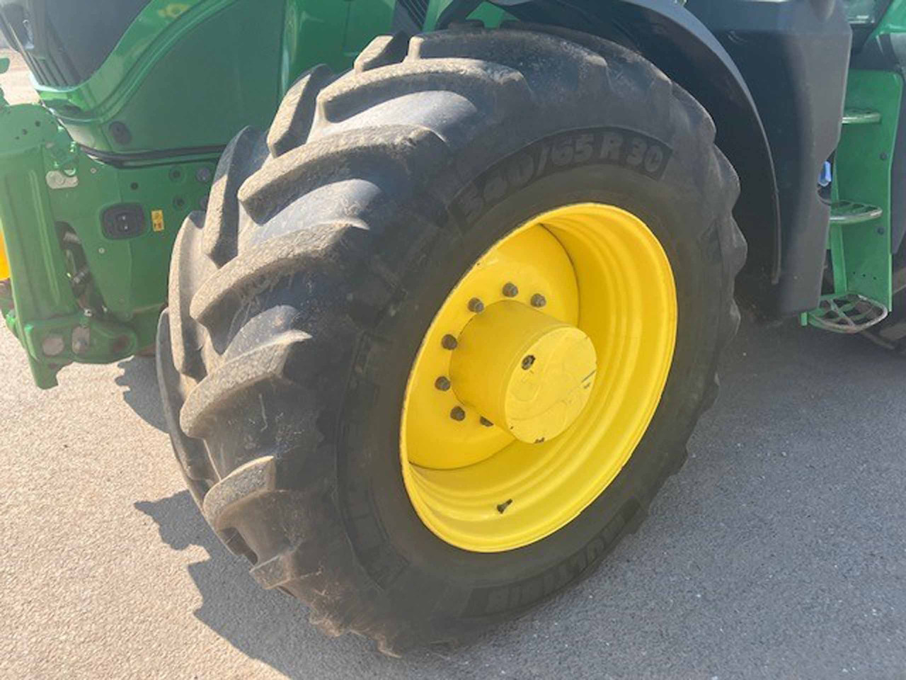 John Deere 6R 185 - Трактор: фото 2 John Deere 6R 185 - Трактор: фото 2