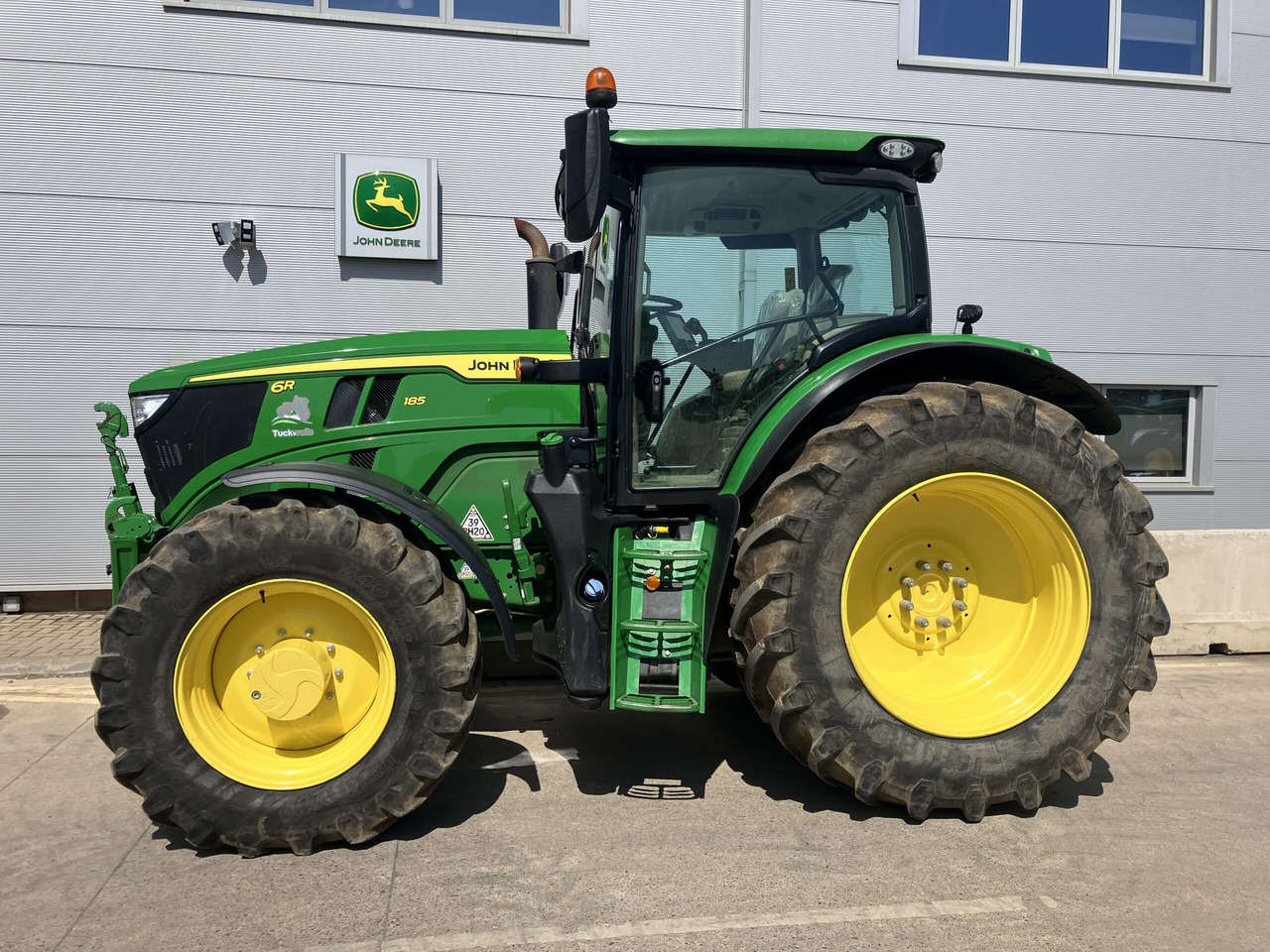 John Deere 6R 185 - Трактор: фото 2 John Deere 6R 185 - Трактор: фото 2