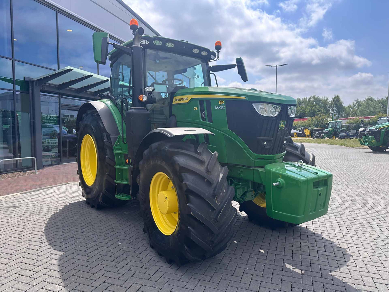 John Deere 6R 215 - Трактор: фото 1 John Deere 6R 215 - Трактор: фото 1