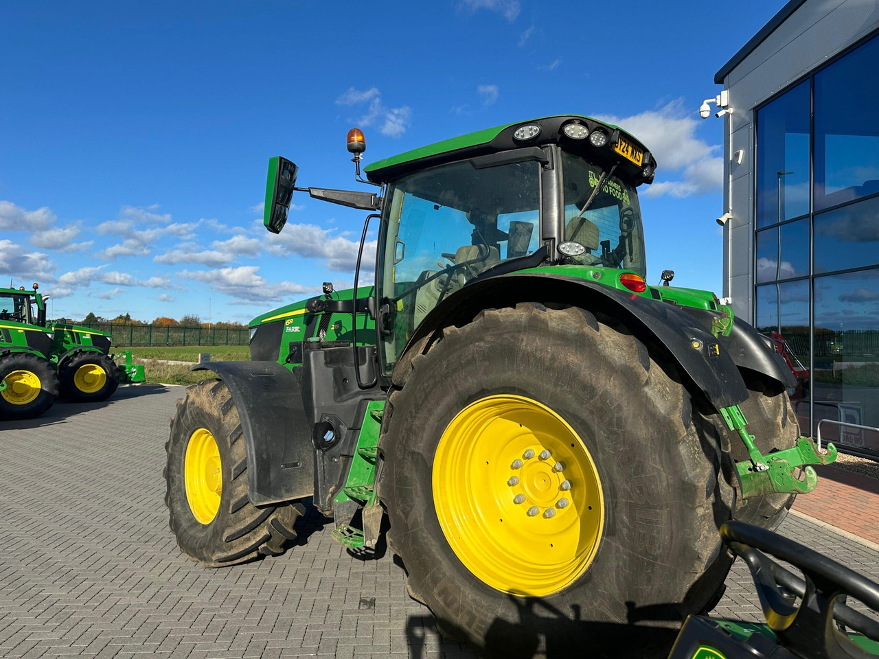 John Deere 6R 215 - Трактор: фото 5 John Deere 6R 215 - Трактор: фото 5