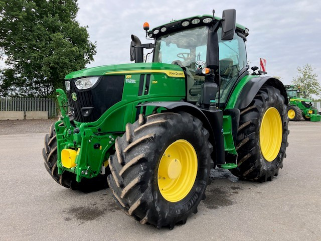 John Deere 6R 250 - Трактор: фото 1 John Deere 6R 250 - Трактор: фото 1