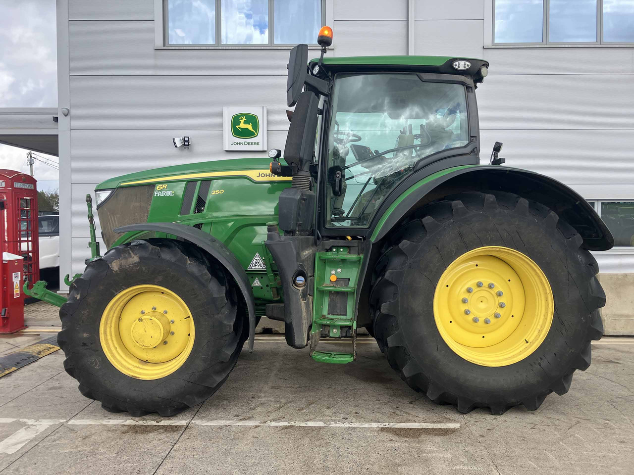 John Deere 6R 250 - Трактор: фото 2 John Deere 6R 250 - Трактор: фото 2