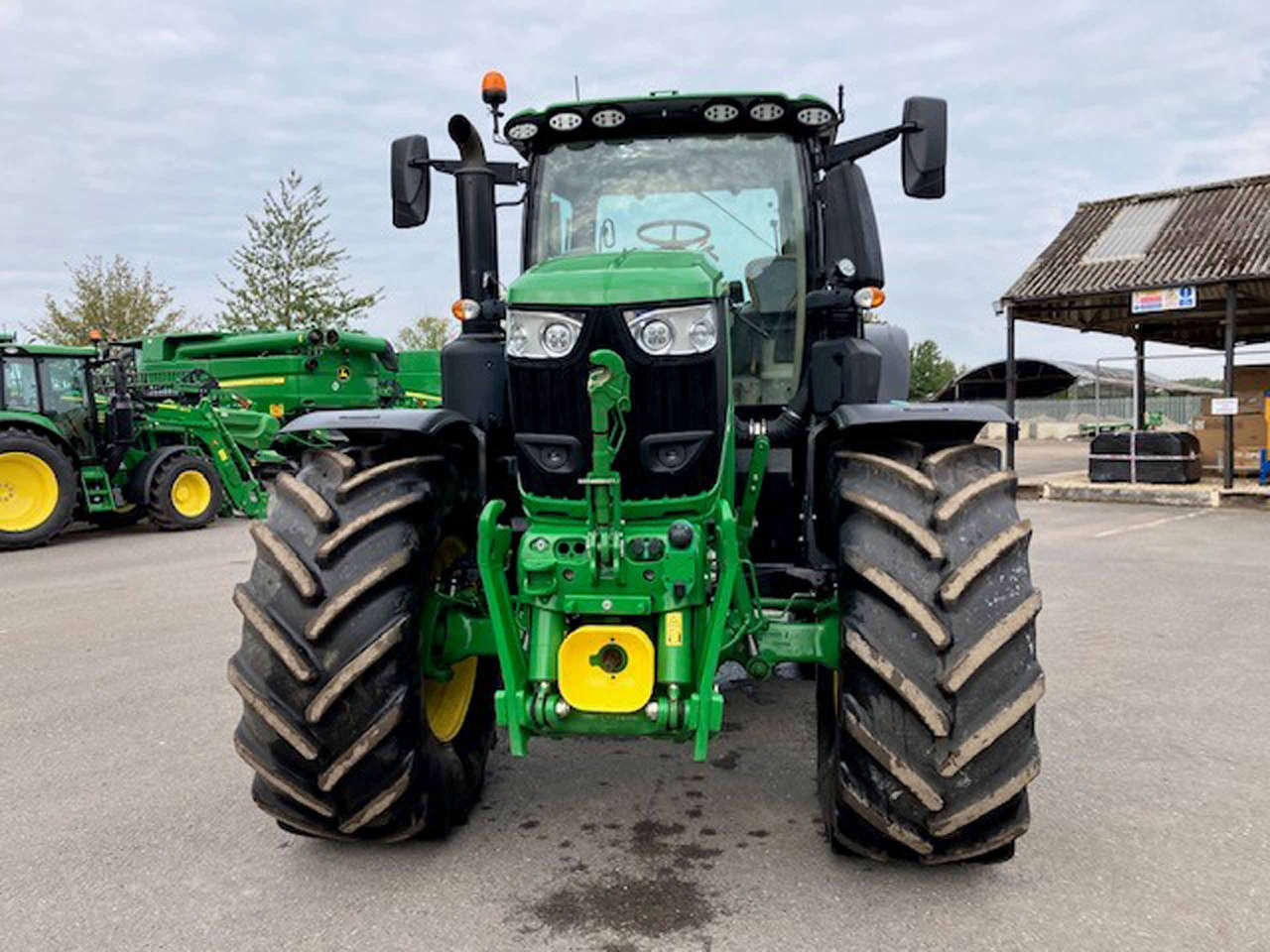 John Deere 6R 250 - Трактор: фото 2 John Deere 6R 250 - Трактор: фото 2