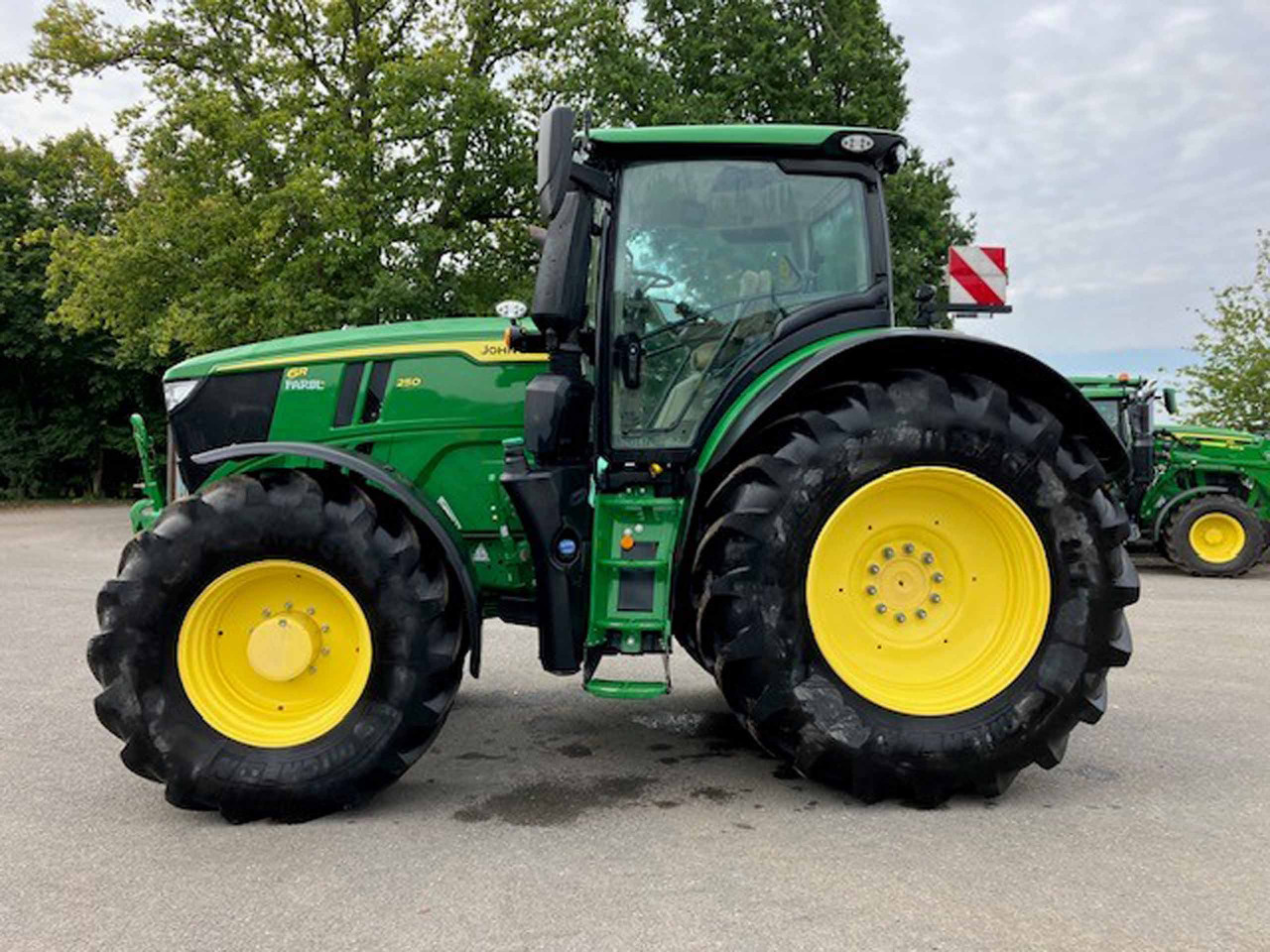 John Deere 6R 250 - Трактор: фото 4 John Deere 6R 250 - Трактор: фото 4