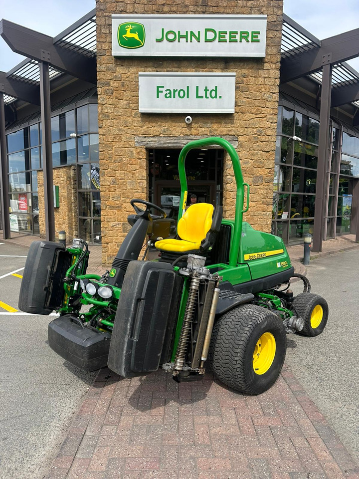 John Deere 7500AE Fairway Mower - Газонокосилка: фото 1 John Deere 7500AE Fairway Mower - Газонокосилка: фото 1