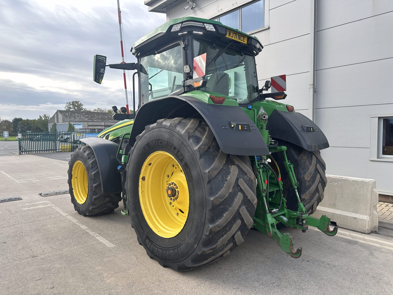 John Deere 8R 370 - Трактор: фото 3 John Deere 8R 370 - Трактор: фото 3