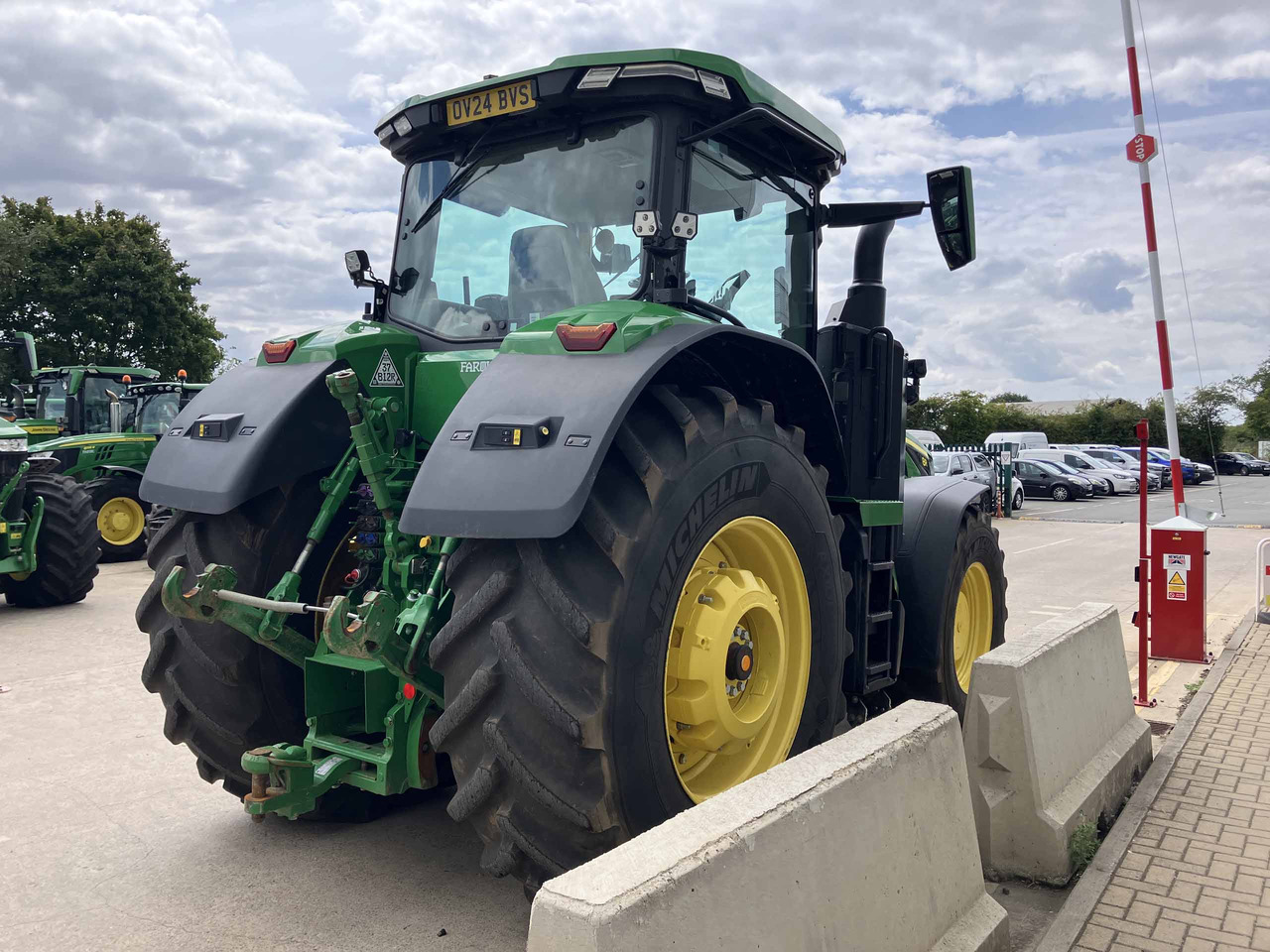 John Deere 8R 370 - Трактор: фото 5 John Deere 8R 370 - Трактор: фото 5